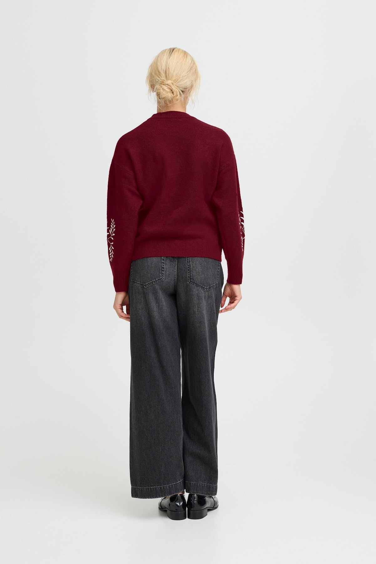 BY Magge Emblem Jumper